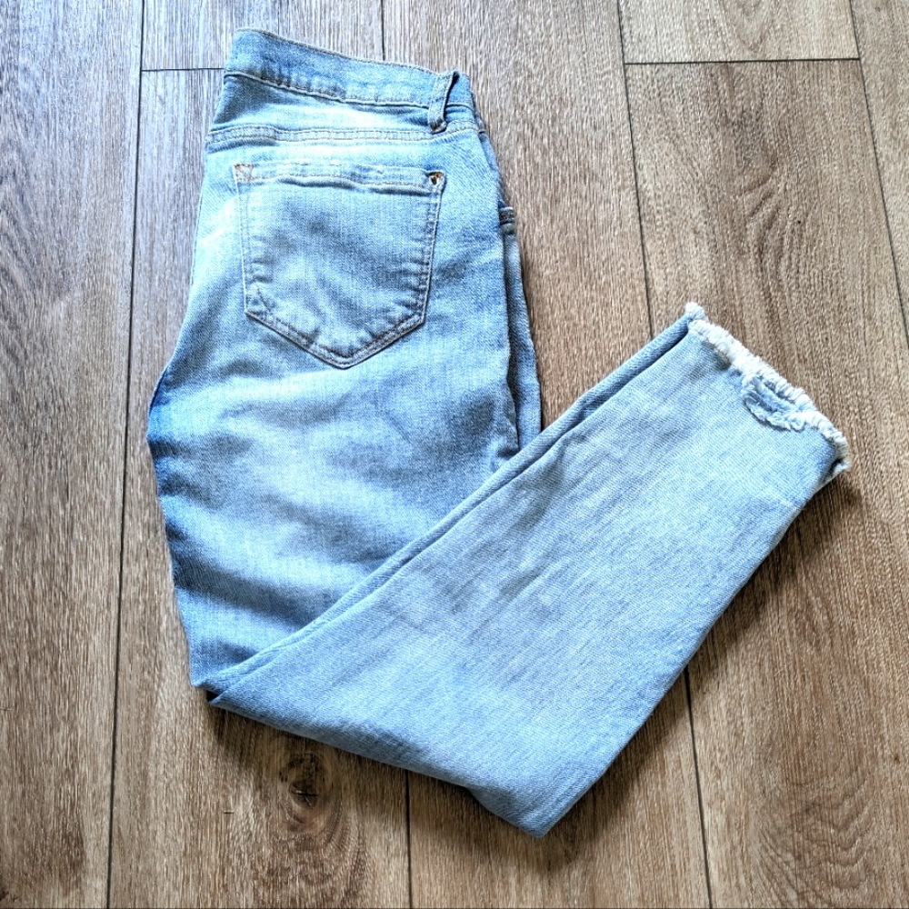 Kenzie Size 8 Skinny Cropped Jeans 💙⭐